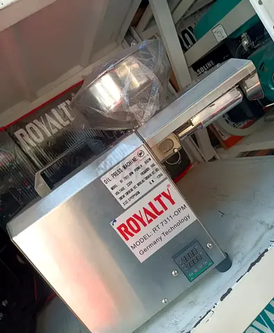 Royalty Oil Press Machine RT-7311 - Compact Commercial Extractor