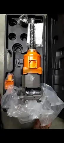 Heavy-Duty Pneumatic/Impact Wrench in Case